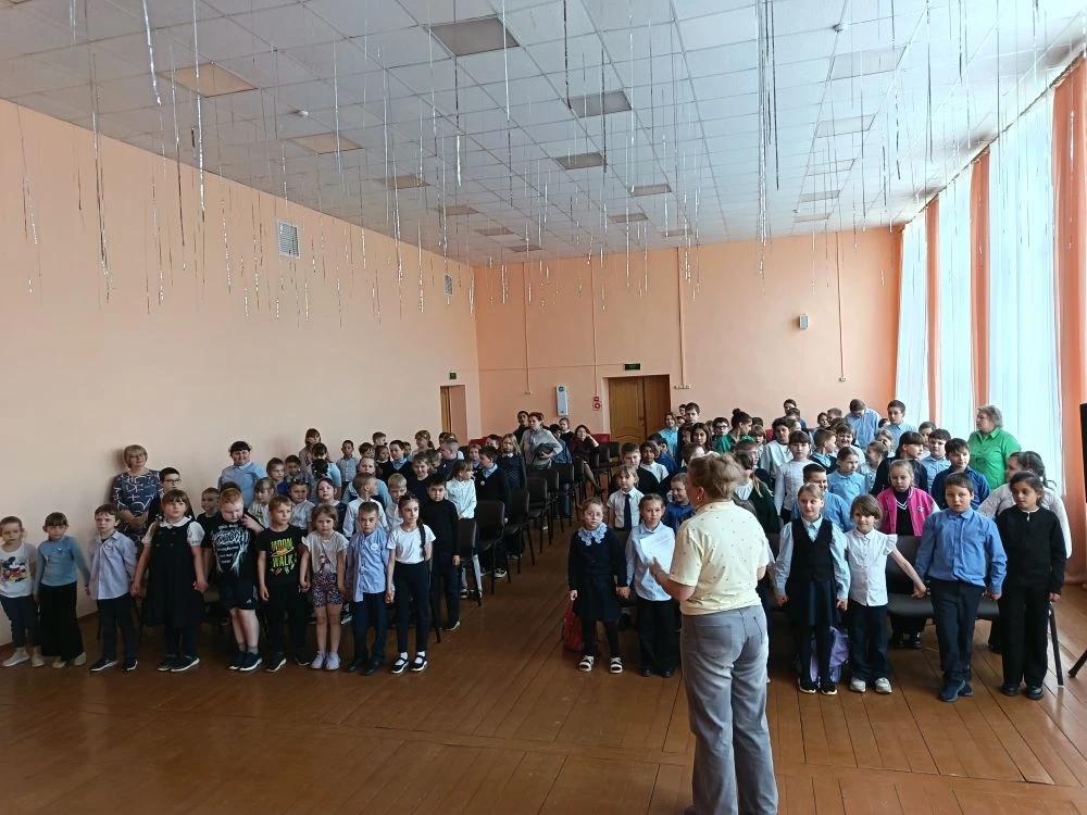🚫 Табачный дым не сделает тебя взрослее. И даже "просто постоять рядом" — опасно. ☠️