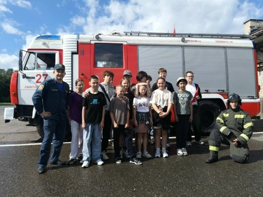 Экскурсия в пожарную часть: знакомство с профессией спасателя! 🚒