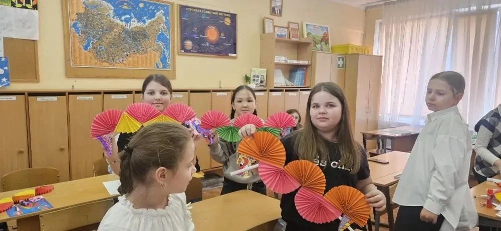 🎎 Сегодня учащиеся 4-х классов погрузились в атмосферу Востока! 🐉  Ребята с большим интересом создав