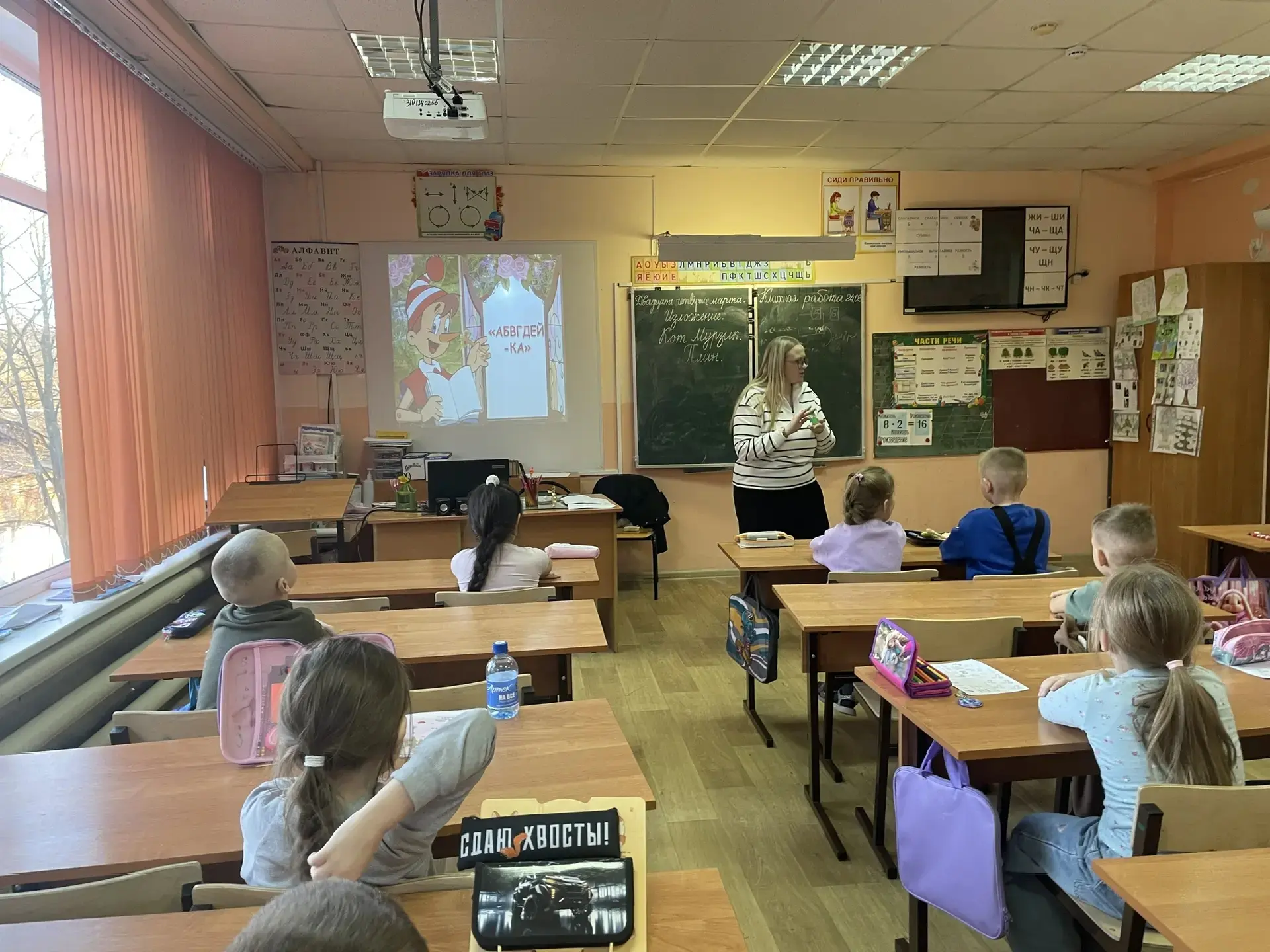 Продолжаются занятия в Школе будущего первоклассника. Сегодня на "Весёлой математике" ребята знакоми
