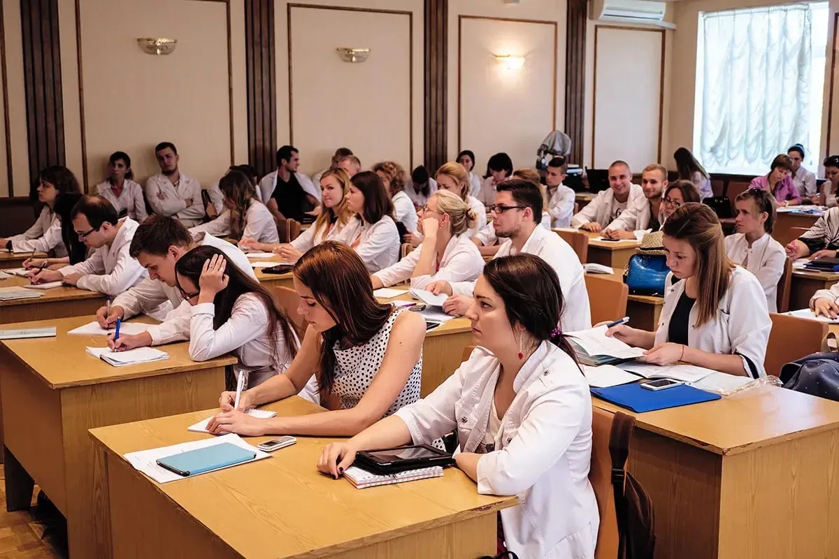 В Госдуме предложили поднять стипендии до уровня МРОТ.