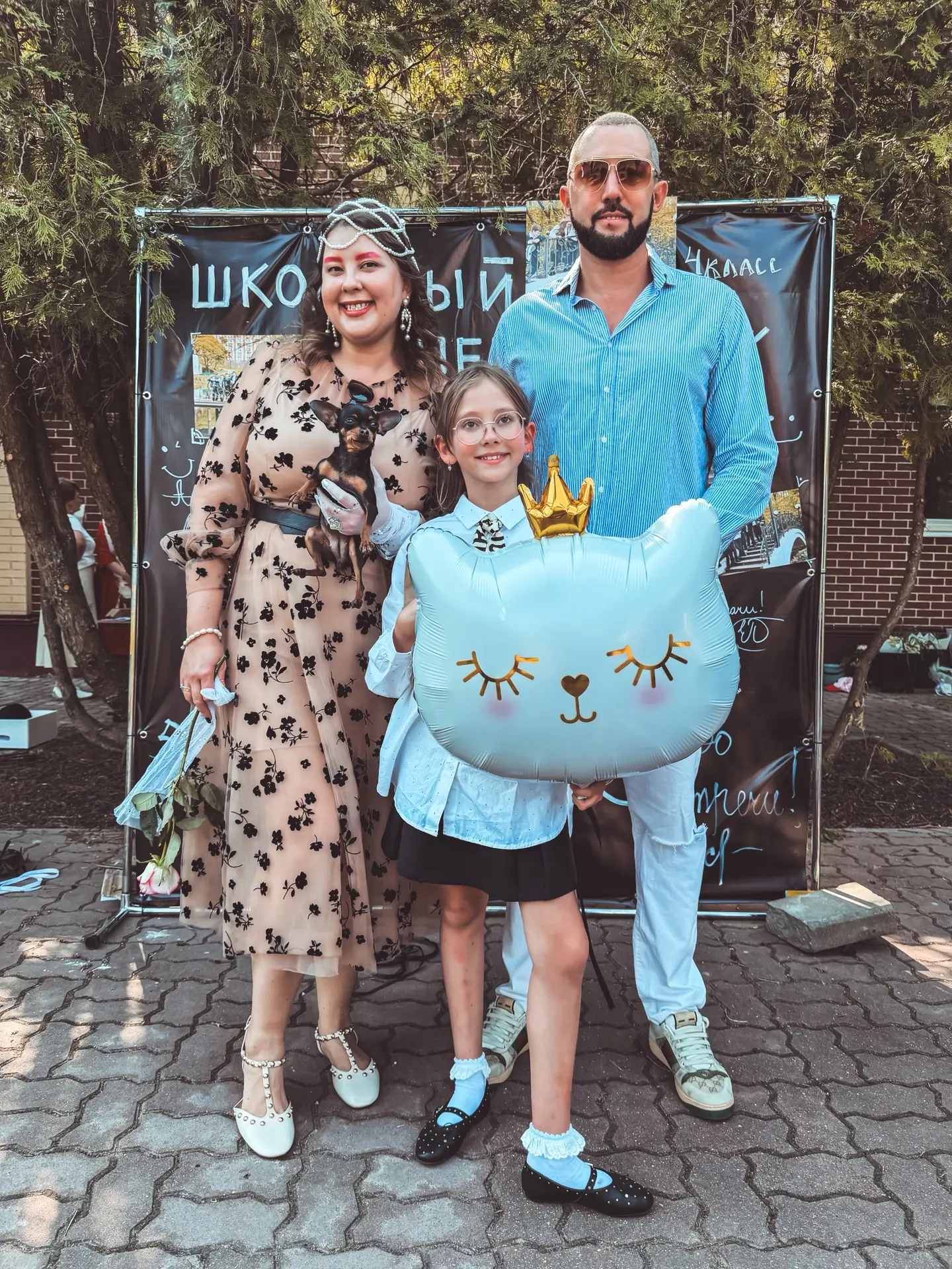 У дочки Софи был выпускной из начальной школы! Она закончила 4й класс и теперь ее ждет ...