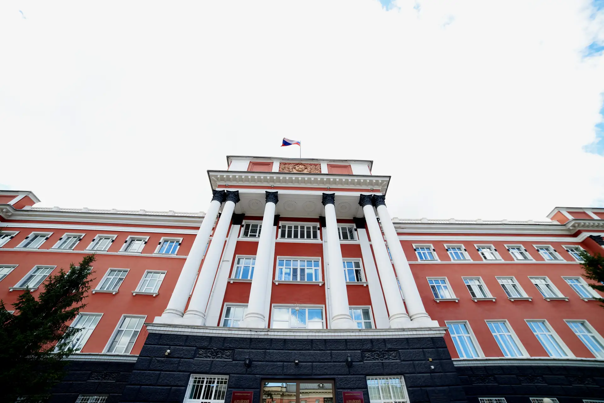 ⚖️ Суд признал законным отказ осужденной в заключении контракта о прохождении военной с...