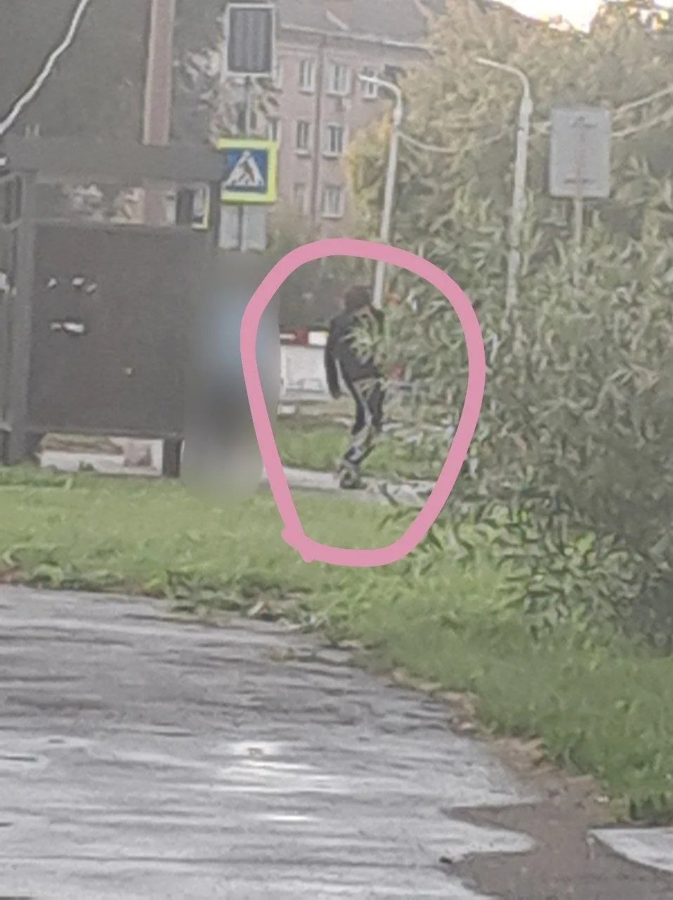 Понравился мальчик. Был в 17:53 на остановке у Гольца, 20. Чёрные волосы, чёрная кофта,...