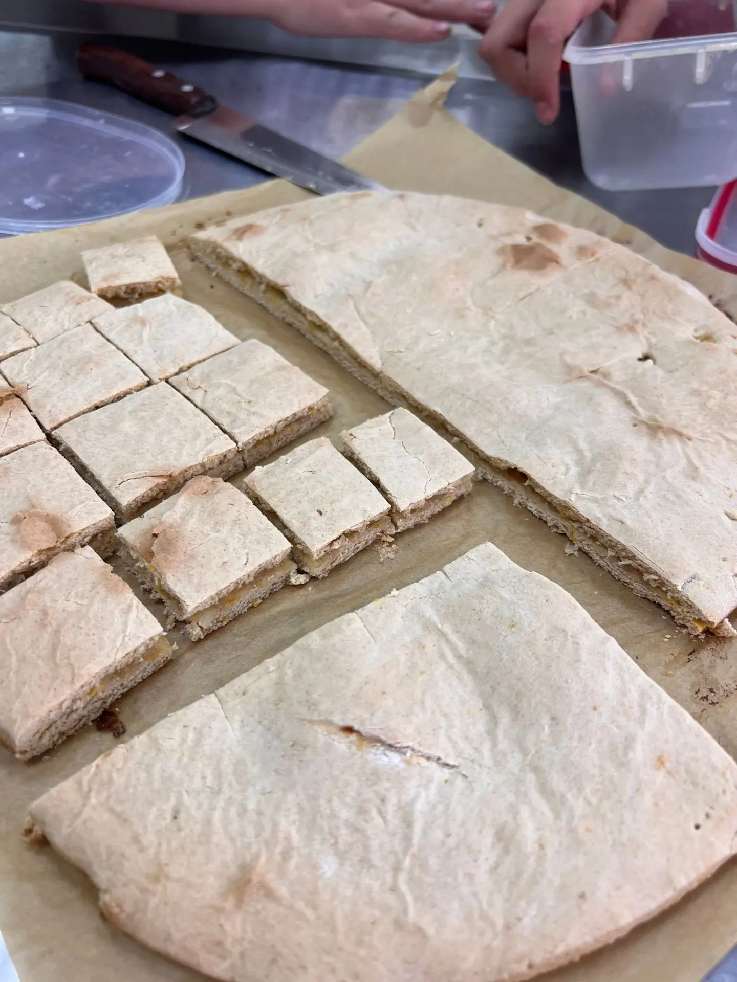 Лимонная коврижка  от юных кулинаров! 🍋😋Сегодня мы готовили ароматную лимонную коврижку. Наши мале