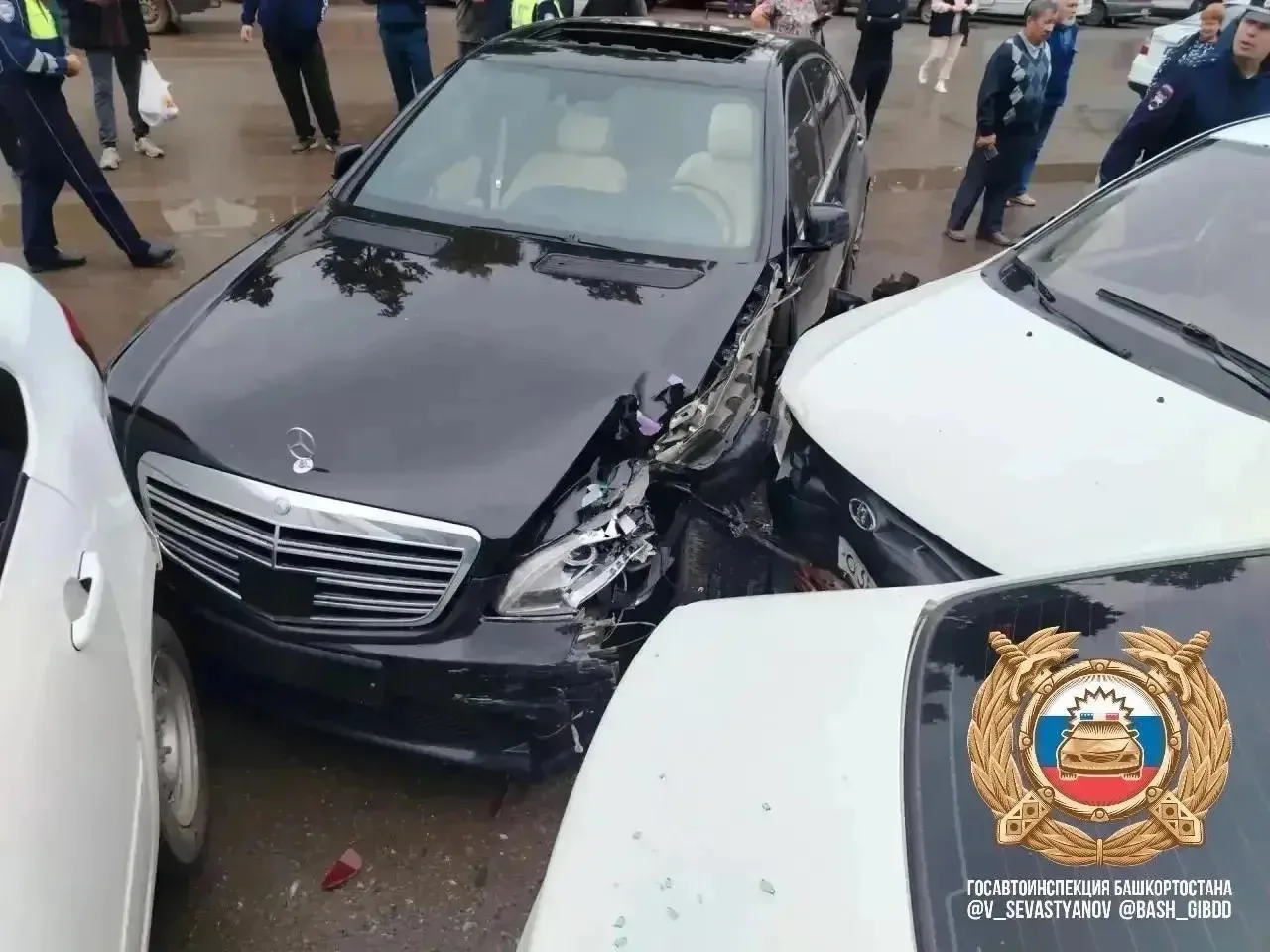 ⚡️ В Чишмах водитель Mercedes устроил массовое ДТП и скрылся