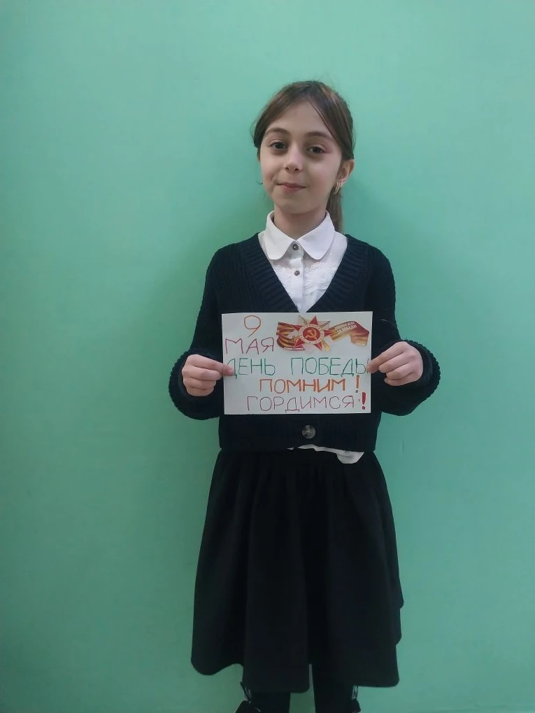 🎉 В МБОУ «Прогимназия № 18» продолжается творческая работа! ✨

Завершился конкурс рисунков «Знамя П