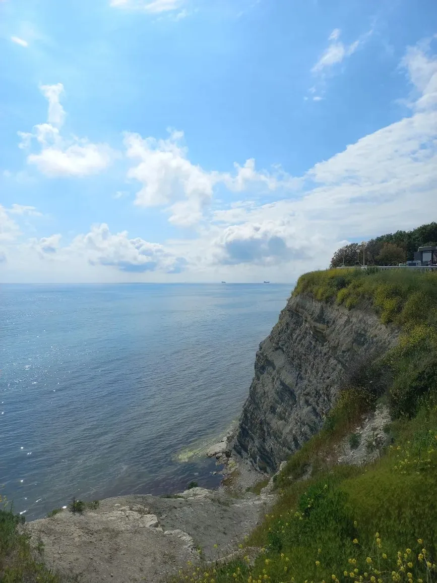 Геленджик радует сегодня солнечной погодой и прекрасными видами ☀️  Красиво, тепло, хорошо — как раз