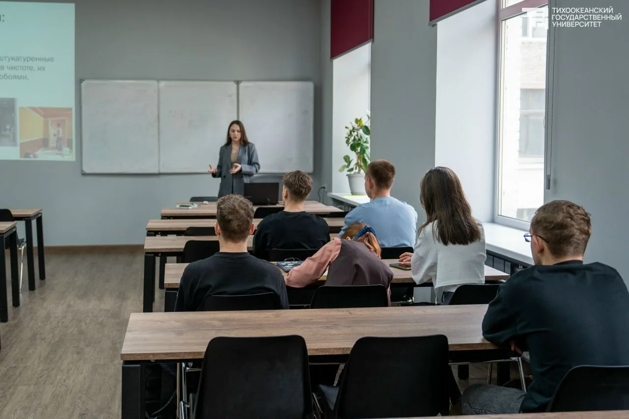🧑‍🎨 12 студентов ТОГУ начали обучение профессии «Маляр строительный»  Новая программа профподготовки