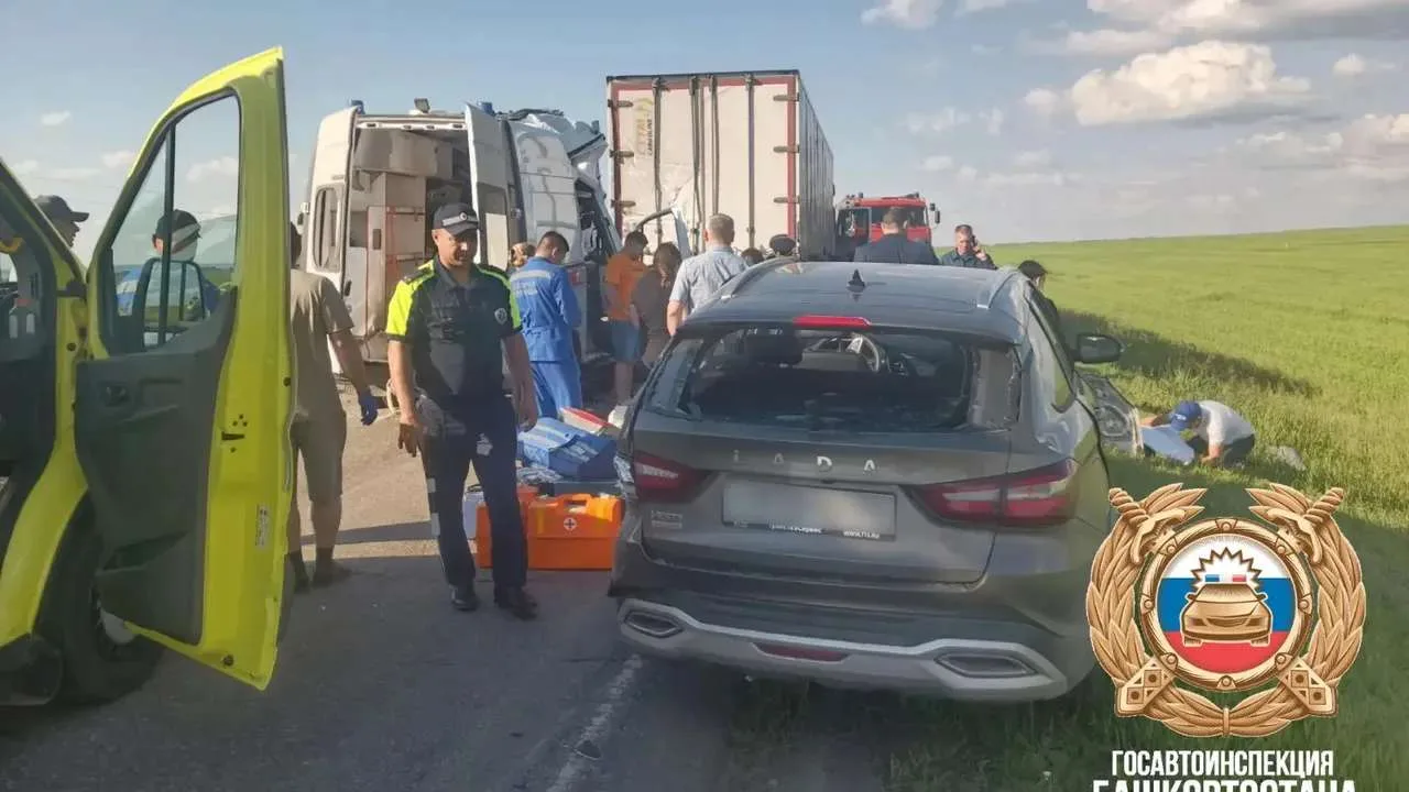 😱Трагедия на трассе: в Башкирии скорая помощь протаранила фуру и легковушку👉 https://put-okt.com/n