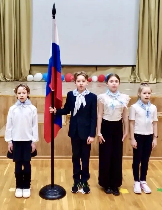 Всем привет! 🚀 Стартовали в новую учебную неделю, последнюю в этом месяце.   🇷🇺 В учебных корпусах п