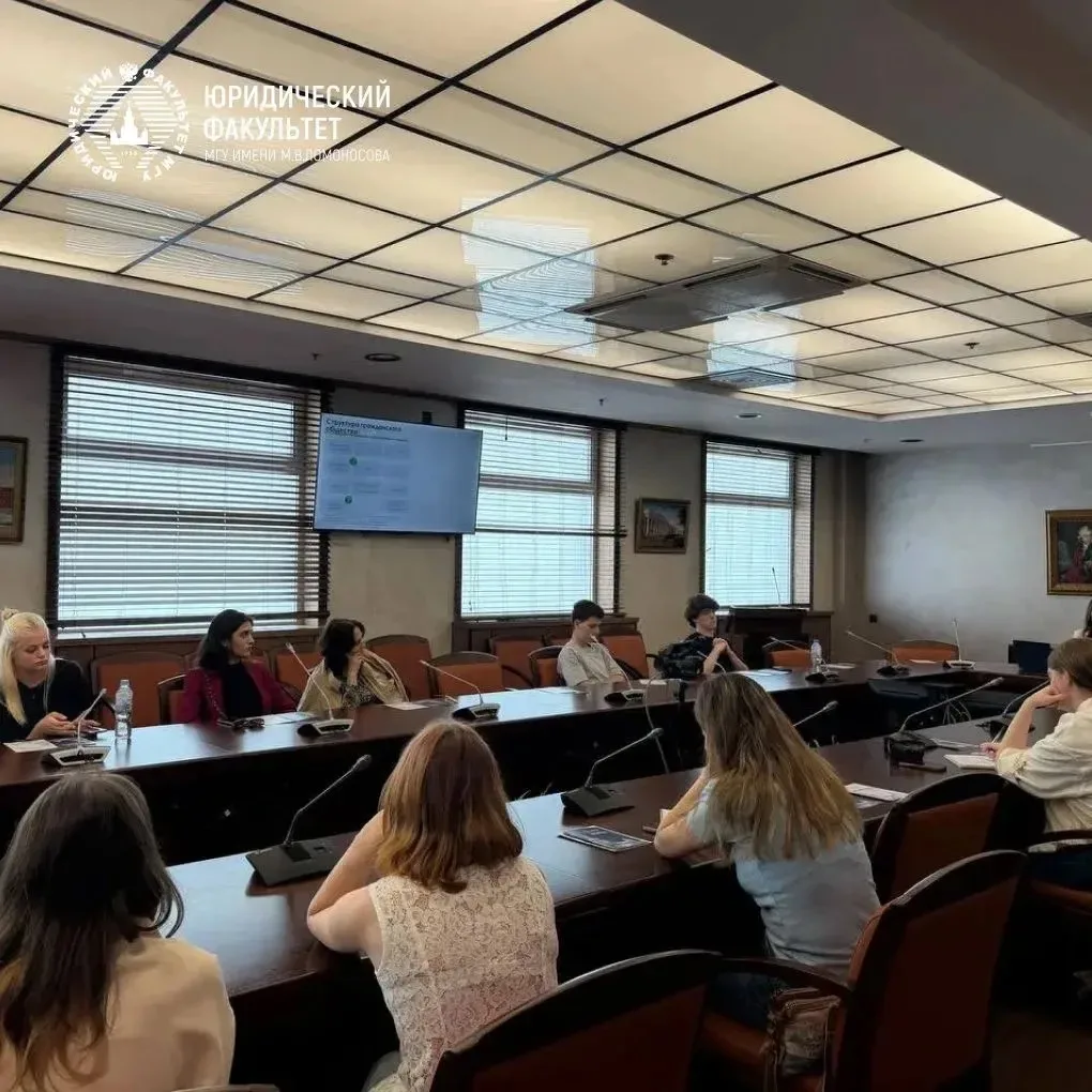 🔹 Сегодня прошло открытое занятие «Гражданское общество: понятие и структура». Занятие провел ассис