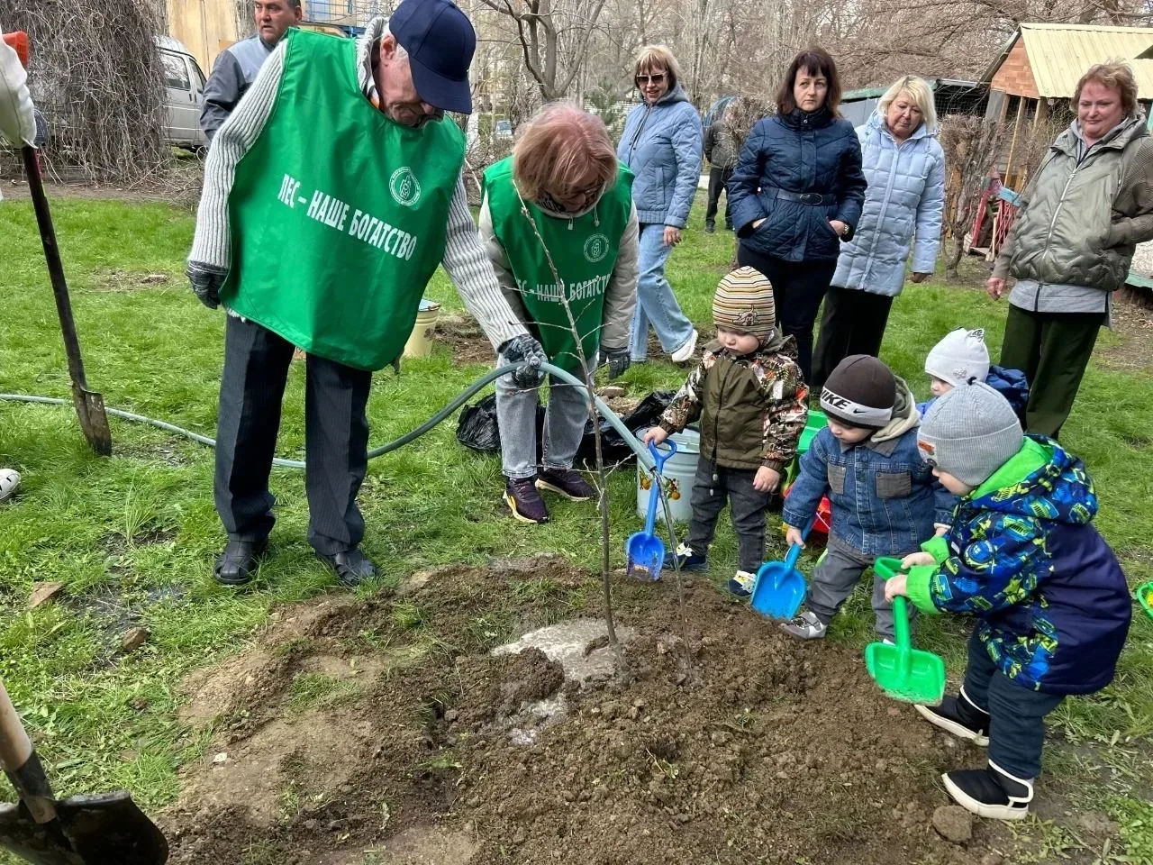🌱 Региональное отделение Детского фонда дало старт акции по озеленению «Дети – детям»  Мероприятие р