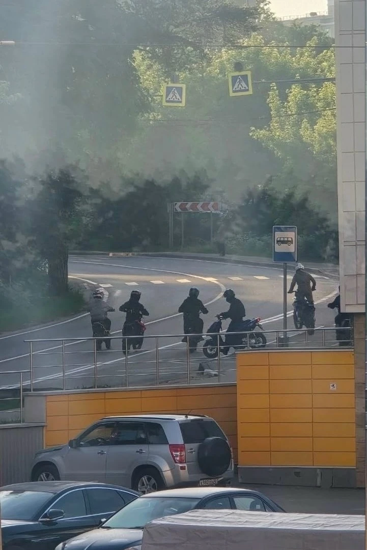 В микрорайоне Южный мотоциклисты в 5 утра на парковке устроили катания на шумных эндуро, разбудили в
