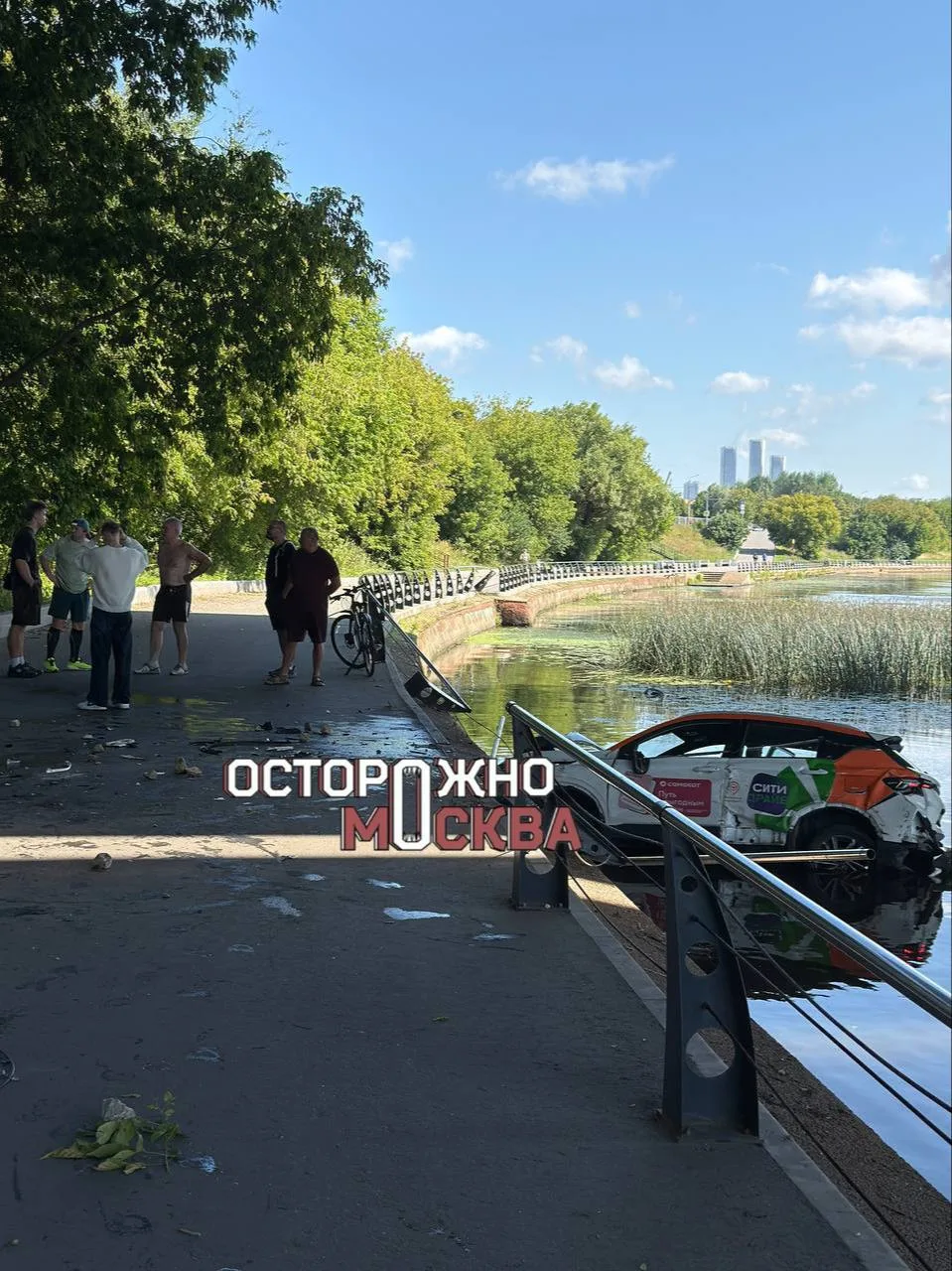 🤯 Трое зумеров эффектно улетели с Филёвской набережной прямо в Москву-реку

Парни, по всей видимост
