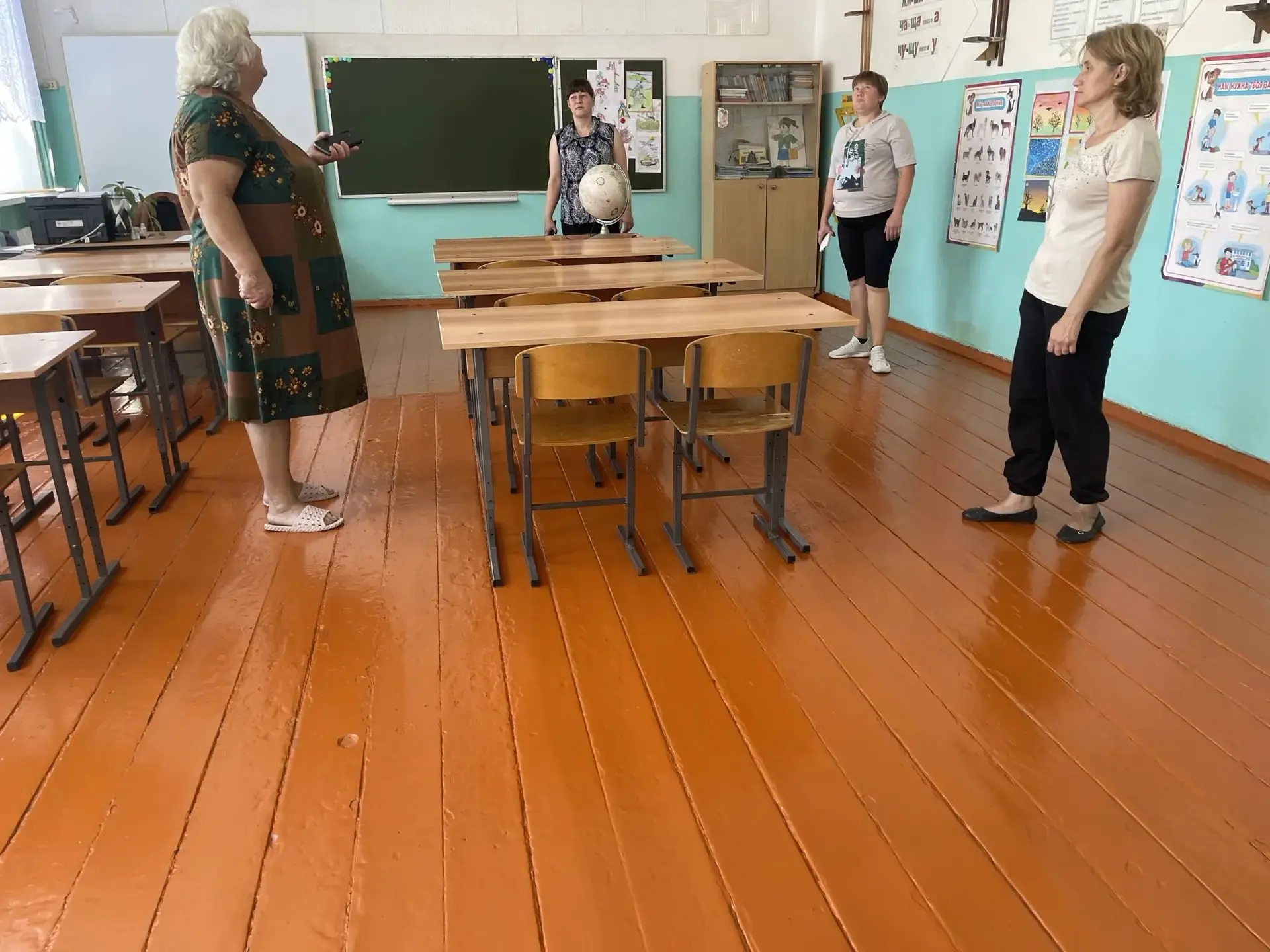 Накануне нового учебного года родительская общественность посетила школу, и.о. директор...