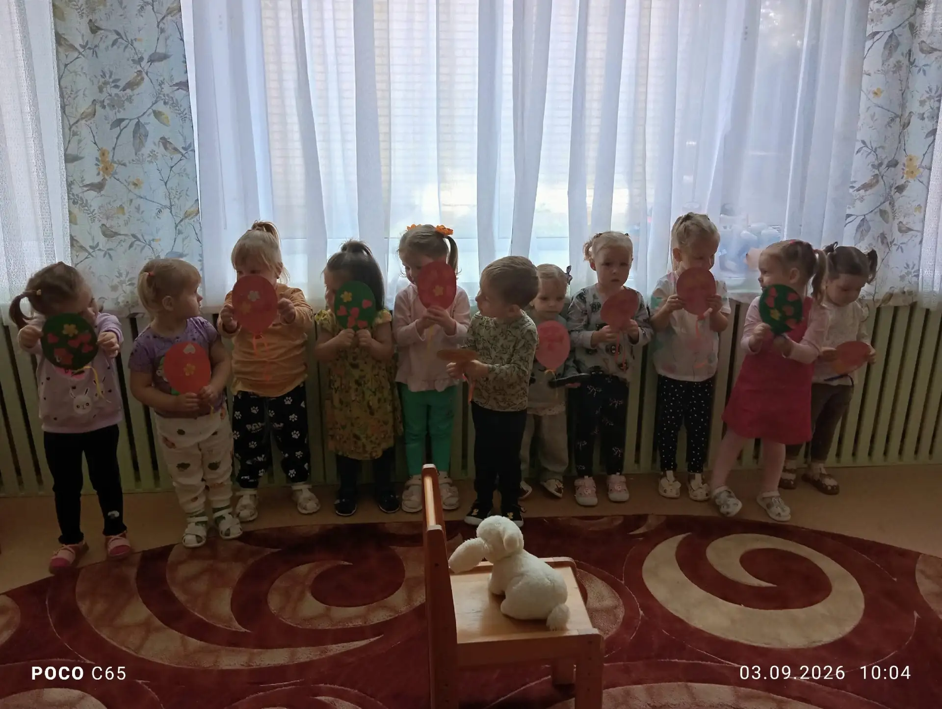 Сегодня в гости к детям группы "Весёлые ребята" пришёл зайчонок. Он был очень расстроен...