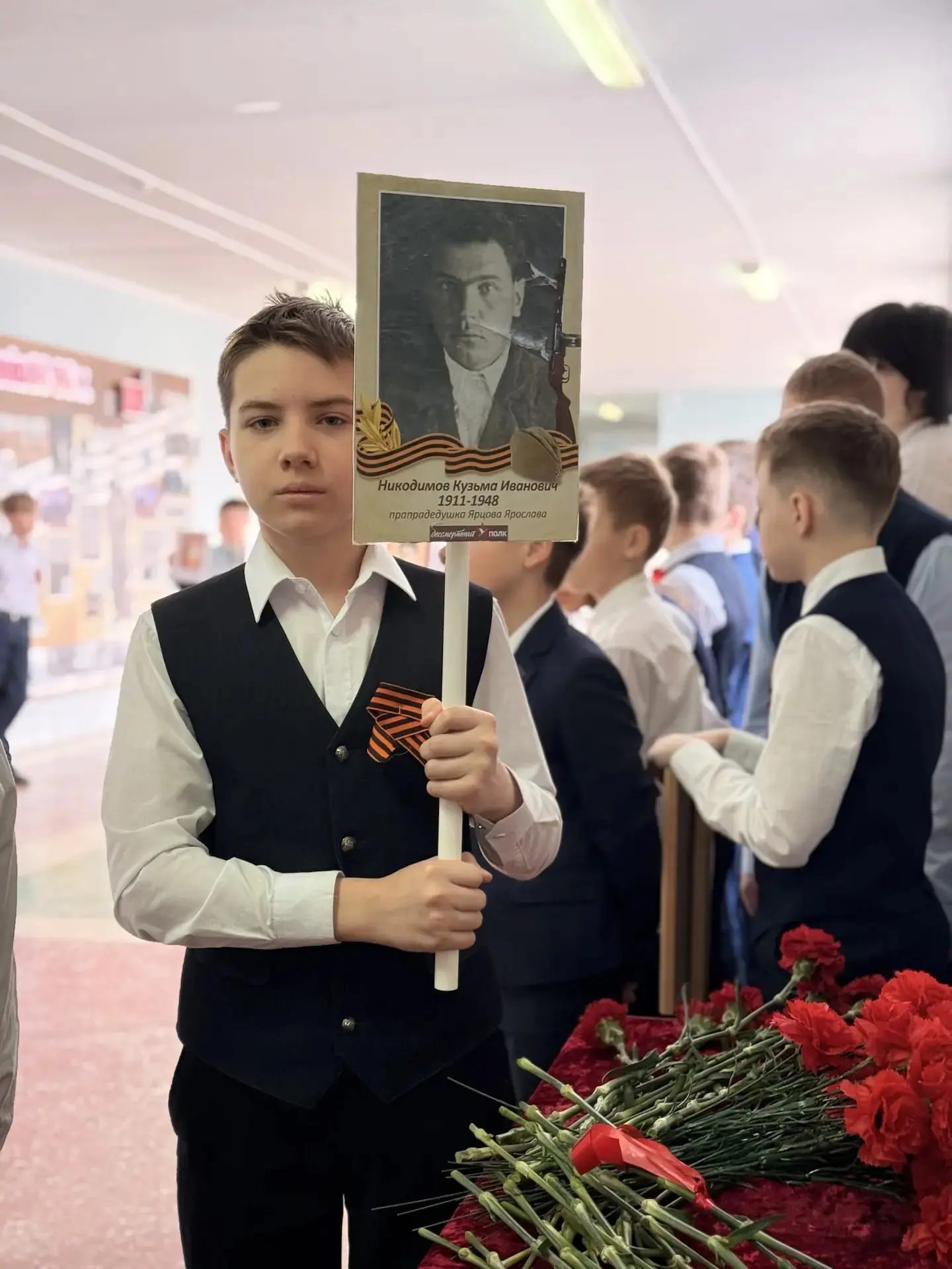 Никто не забыт, ничто не забыто! День памяти и гордости: «Бессмертный полк» в Лицее!   В лицее продо