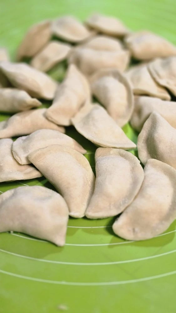 🥟 А вы знали, что идеальные вареники — те, что слеплены руками?