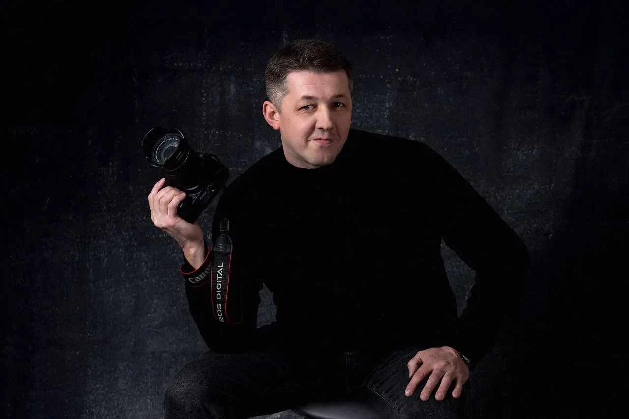Привет! Меня зовут Олег. Я профессиональный фотограф в Кисловодске (КМВ) и создатель нейрофотографий