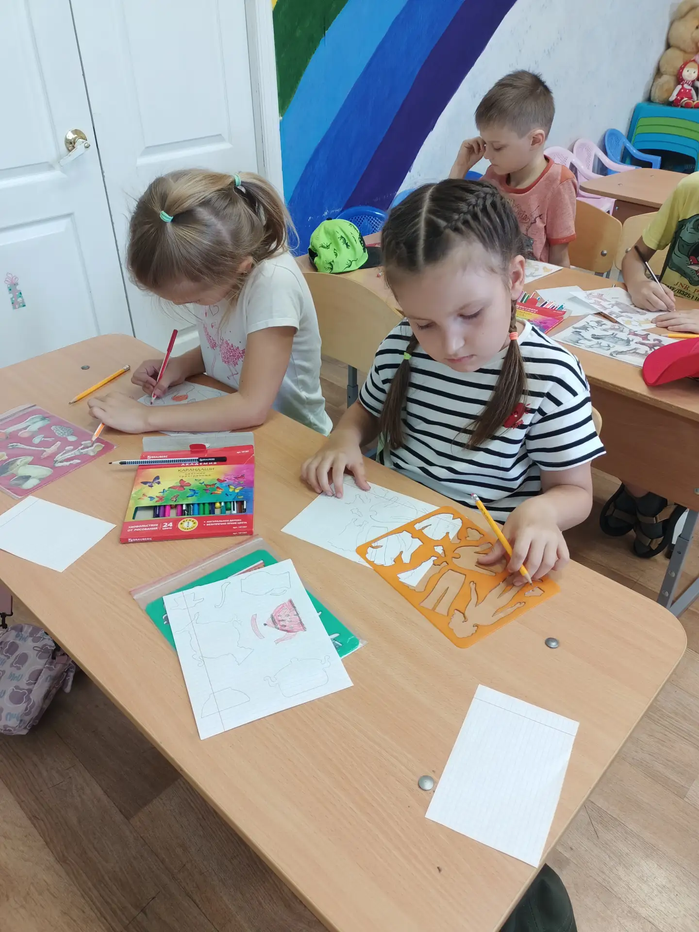 Творческие приключения «Сороконожки» в «Лукоморье»!

16 июня ребята из детского оздоровительного лаг