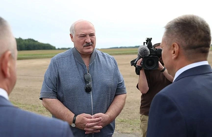 «Баловать крестьян нельзя, но платить за результат нужно» — Лукашенко

По его словам, если работники