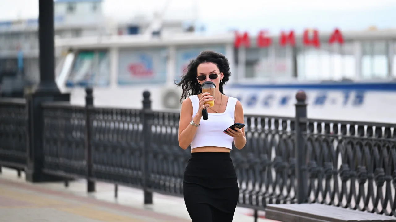 Сегодня днем в Хабаровске температура воздуха составит 23.. 25 °C. Ветер юго-западный 4...