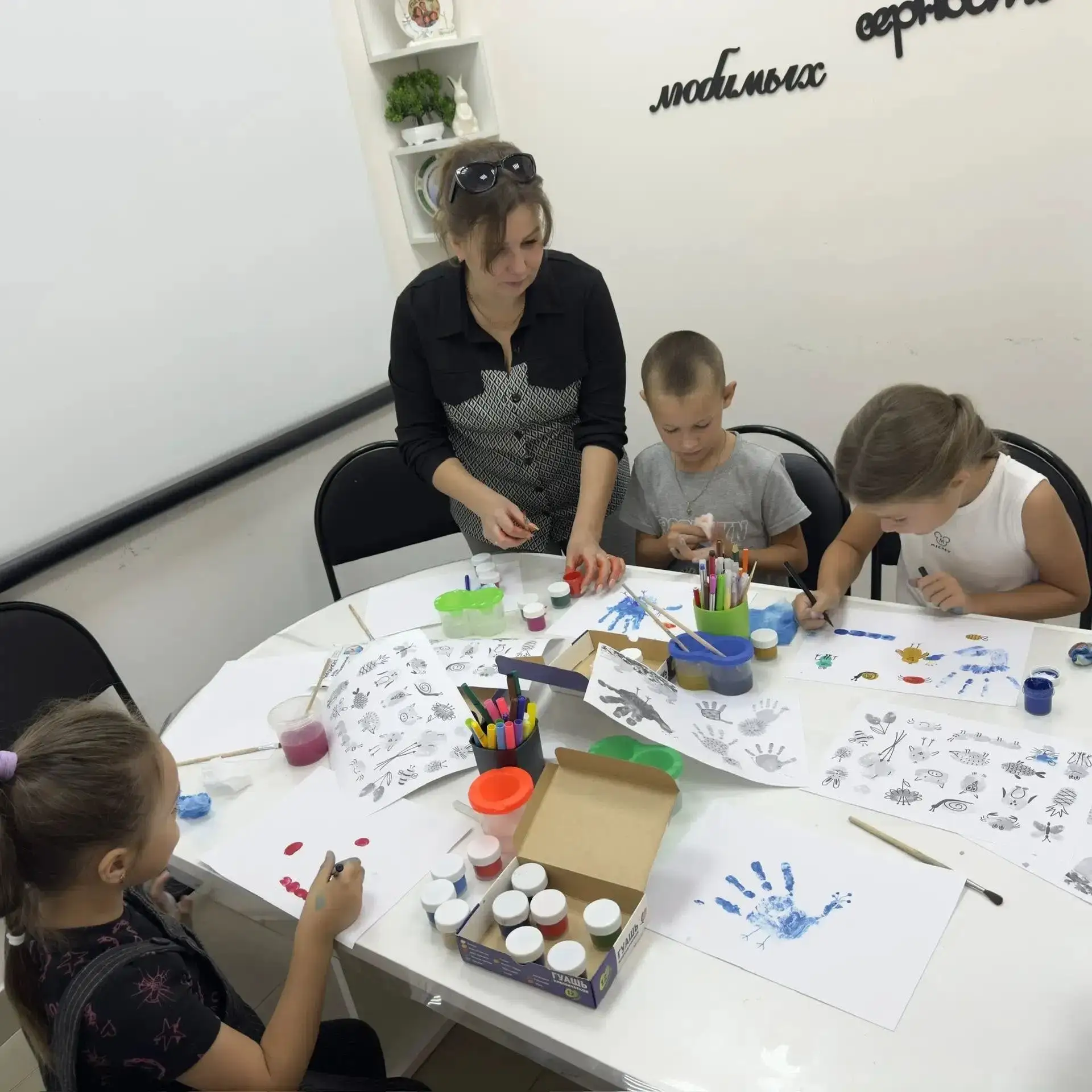 В рамках кружка «Арт-гармония» 21 августа психолог Комплексного центра социального обсл...