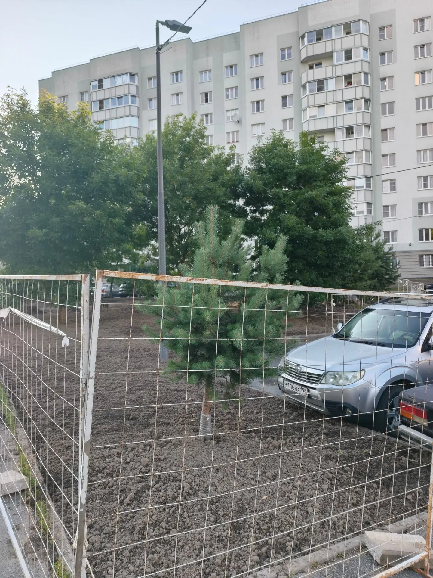 Возле Приозерского 10-1 тоже сто то строят