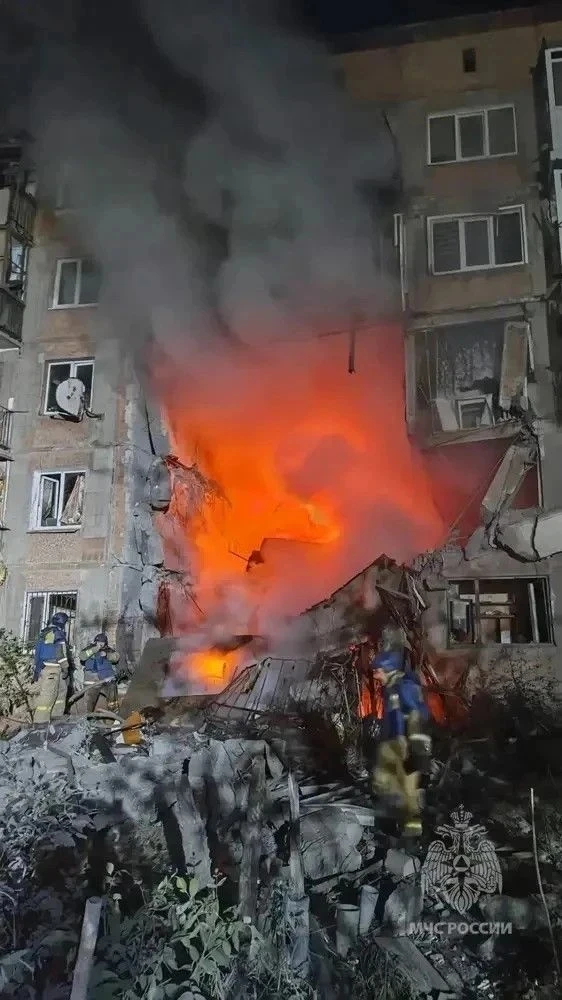 🕯️ В Горловке после атаки ВСУ обрушился подъезд пятиэтажного дома
