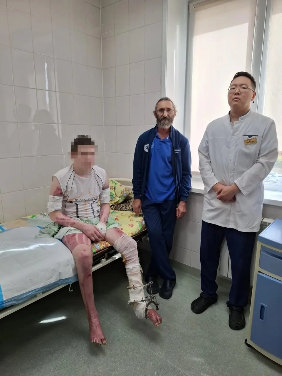 Восемь операций и четыре месяца борьбы: в Бурятии подростку спасли ноги после ДТП с воз...