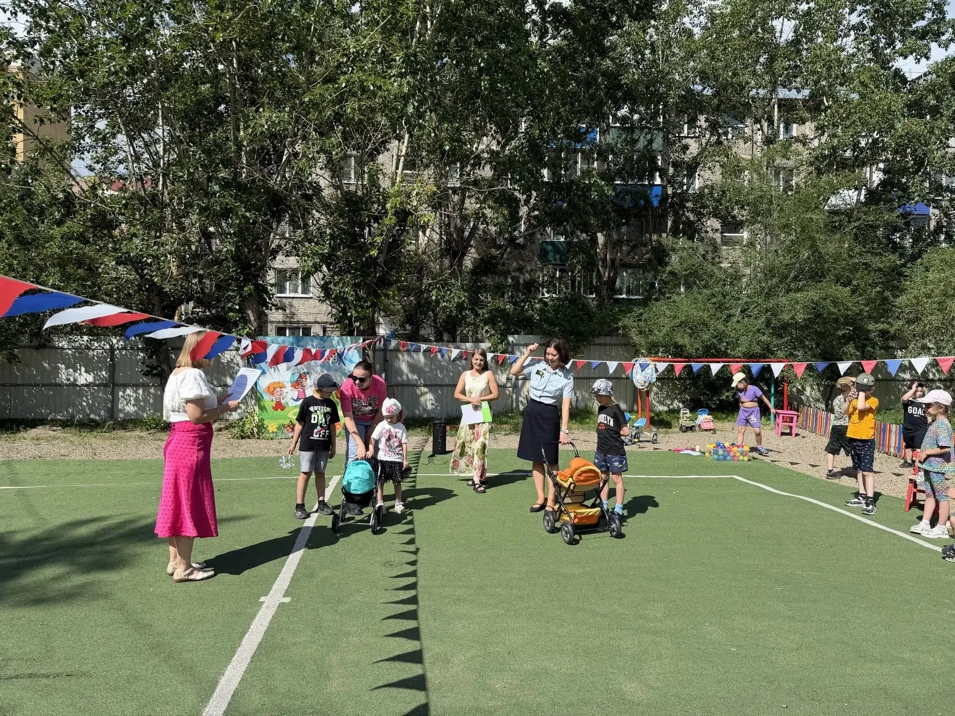 ☀️ Как в «Звёздочке» прошёл День семьи, любви и верности!

8 июля наш детский сад превратился в наст