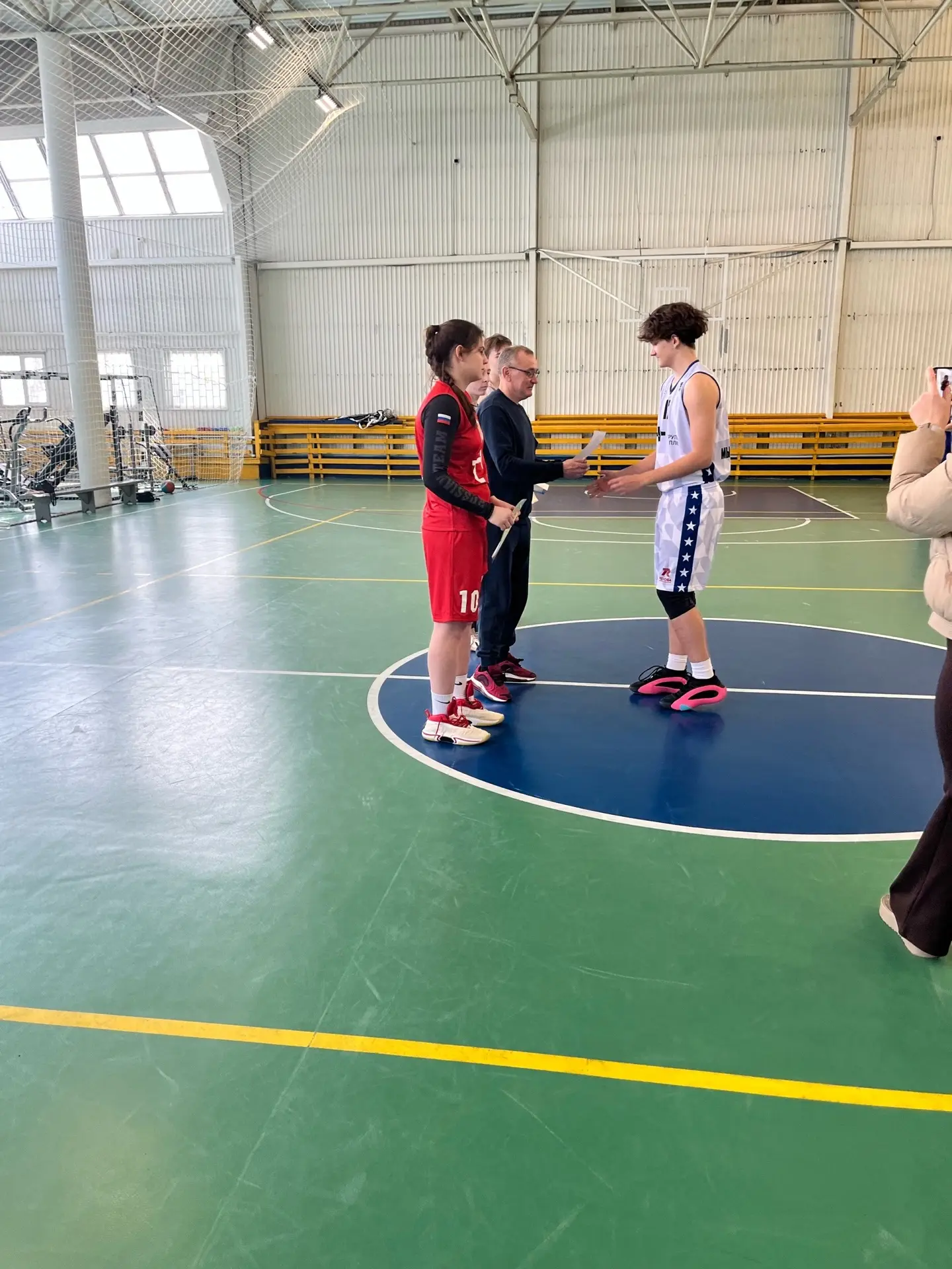 🏀🎉 12 марта прошел муниципальный этап соревнований школьных спортивных лиг по баскетболу среди обуча