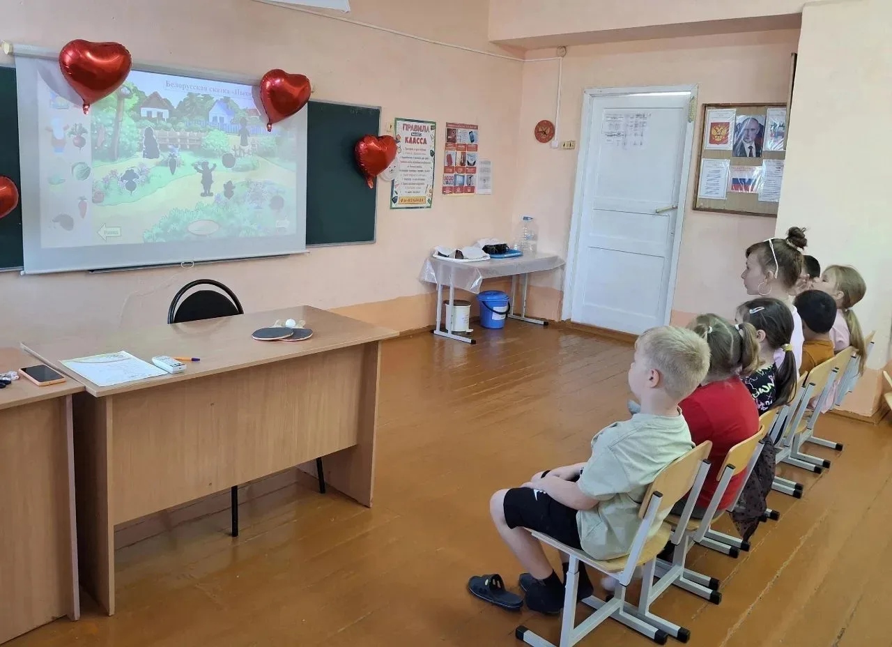 День 7⃣
День народов России🇷🇺

✅зарядка
✅Мастер-класс "Народы России"
✅инструкции по ТБ
✅игры разн