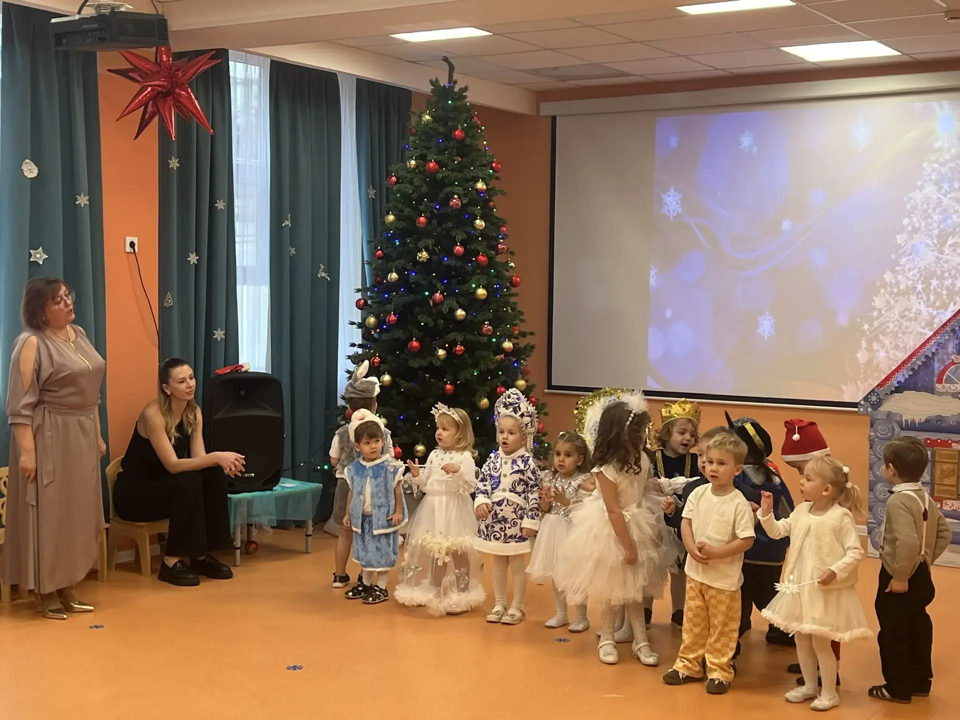 КАК «8 ЧУДО» 🎉 НОВЫЙ ГОД ВСТРЕЧАЛО!  В нашем детском саду «8 чудо» завершился марафон новогодних утр