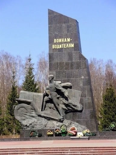 Памятник воинам - водителям!