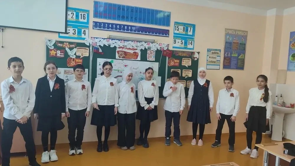 В 4 «Б» классе прошел ✨ классный час "Великая Победа — гордость поколений"🇷🇺, посвященный Дню Победы