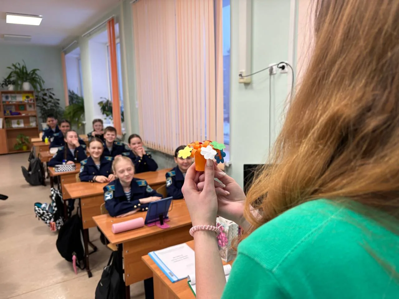 8 марта уже на пороге! 🌸  5К класс не сидит сложа руки и активно готовится к поздравлению самых прек
