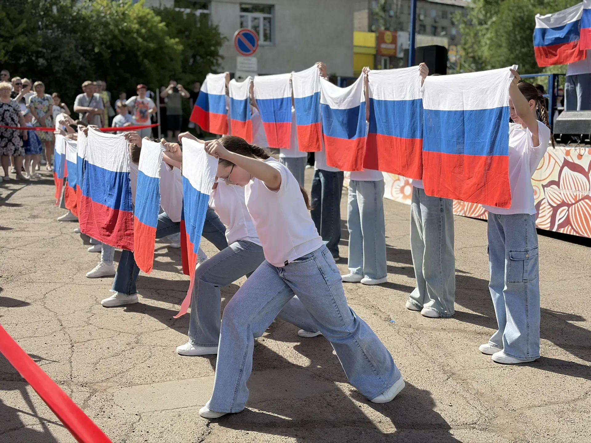 🇷🇺 В День России на площади Конституции состоялся праздничный концерт

🎉 Творческие коллективы РД