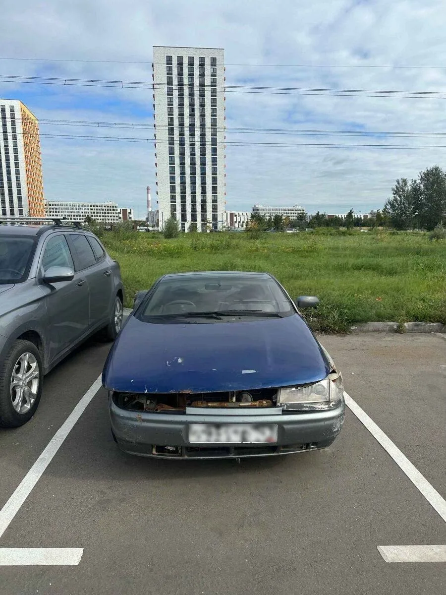 На Недорубова, кажется, одно из авто скоро получит статус брошенного. Соседи говорят, ч...