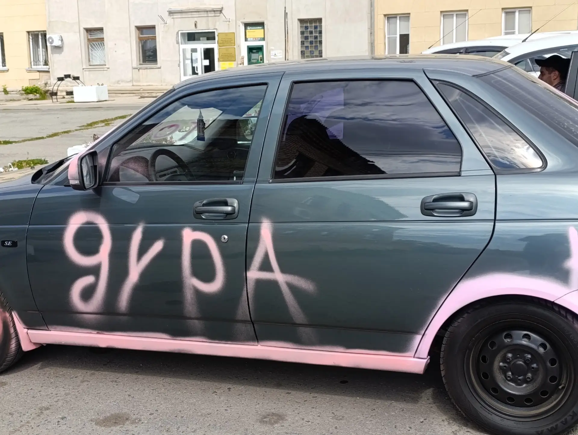 В Нагайбакском округе тоже появился "мститель" или "мстительница", который расписал из-...