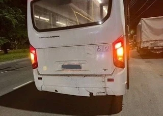 Водитель автобуса не пропустил мотоциклиста без прав.

Как прокомментировали в Госавтоинспекции Петр