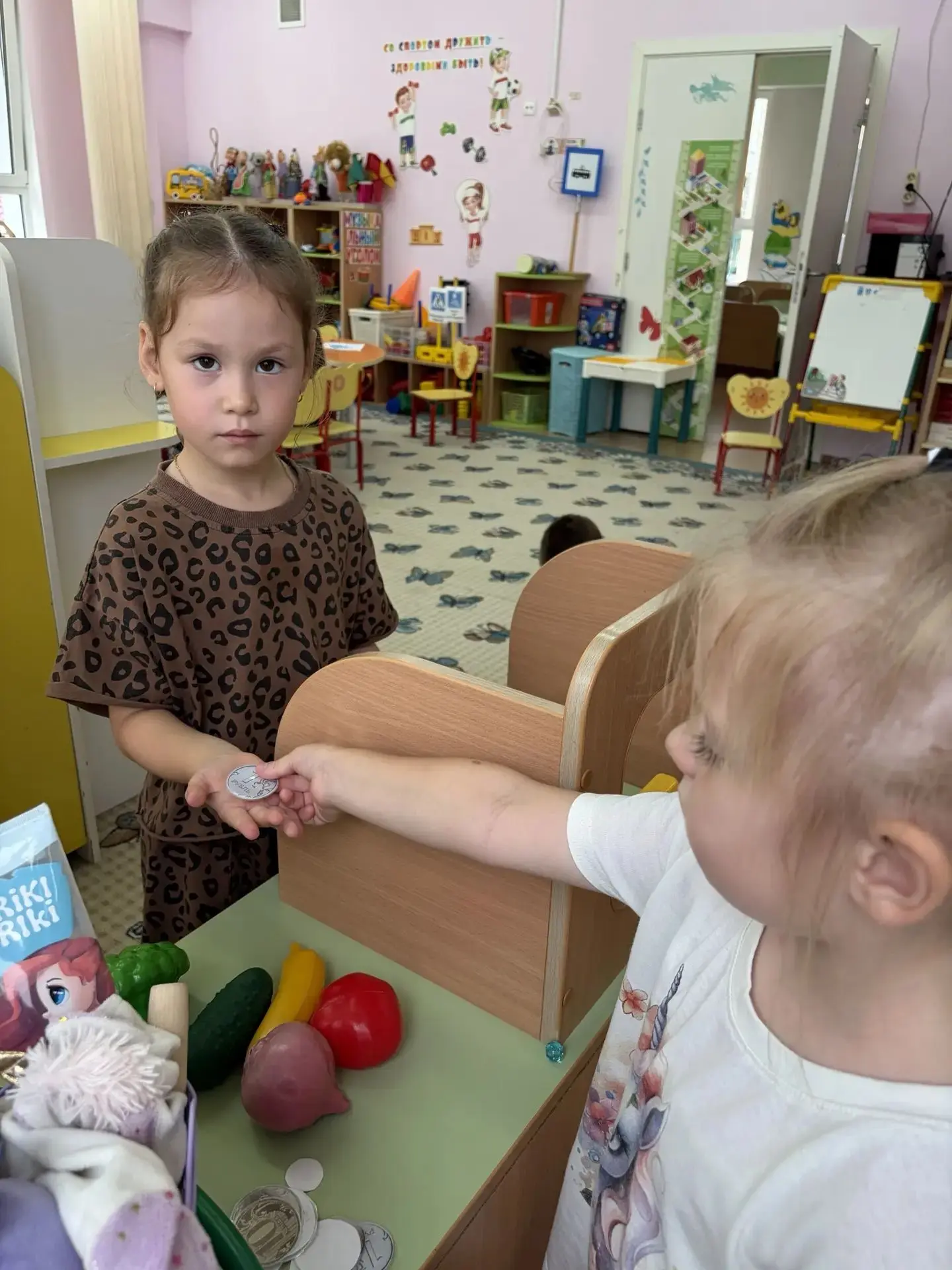 🌧️☔️ Летний дождливый день не стал преградой для веселья в нашем детском саду! Отсутст...
