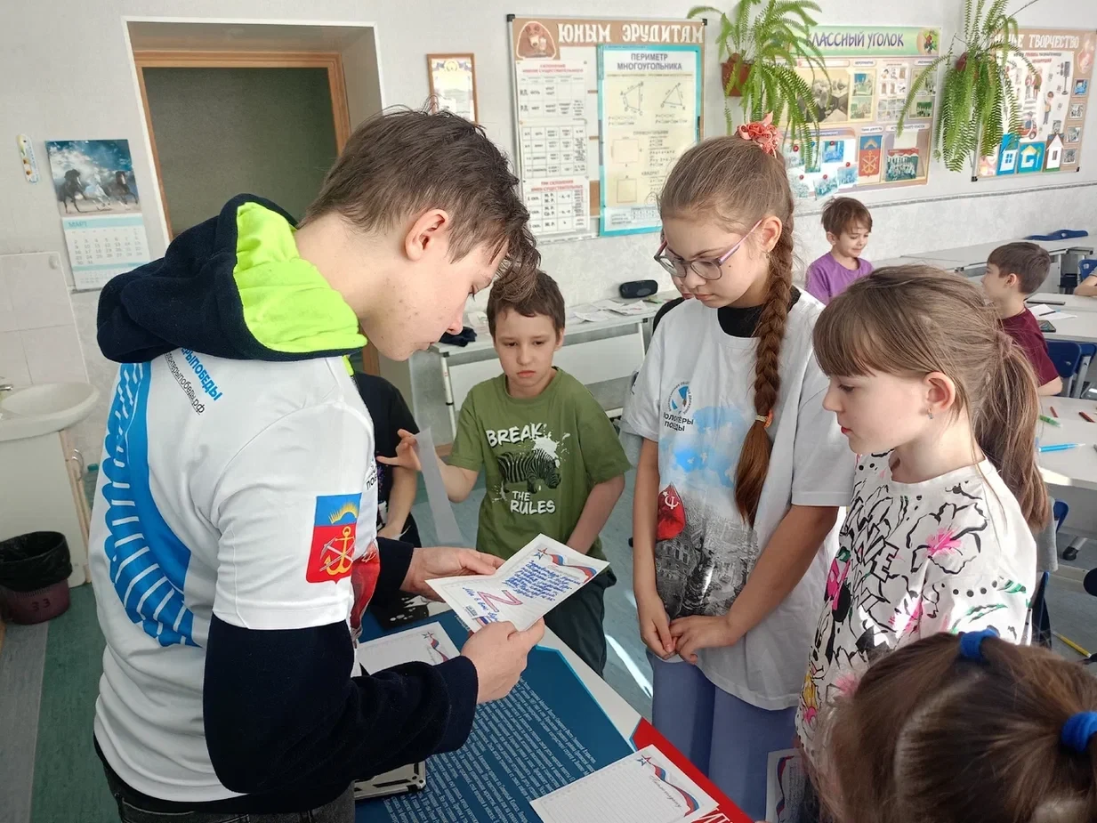 Тепло детских сердец ❤  Волонтёры Победы Мурманской области провели мероприятие для юных патриотов. 