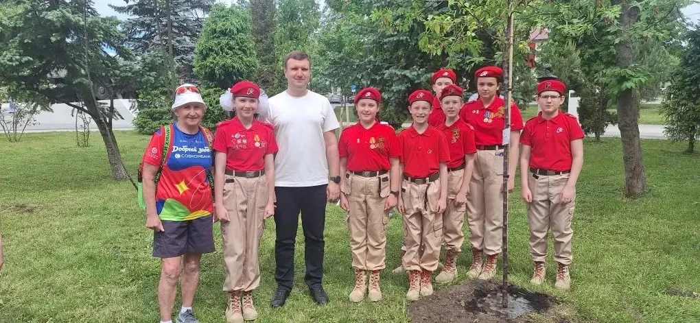 НАШИ #Юнармия #СадПамяти #ПатриотическоеВоспитание  🌳 Юнармейцы приняли участие в международной акци