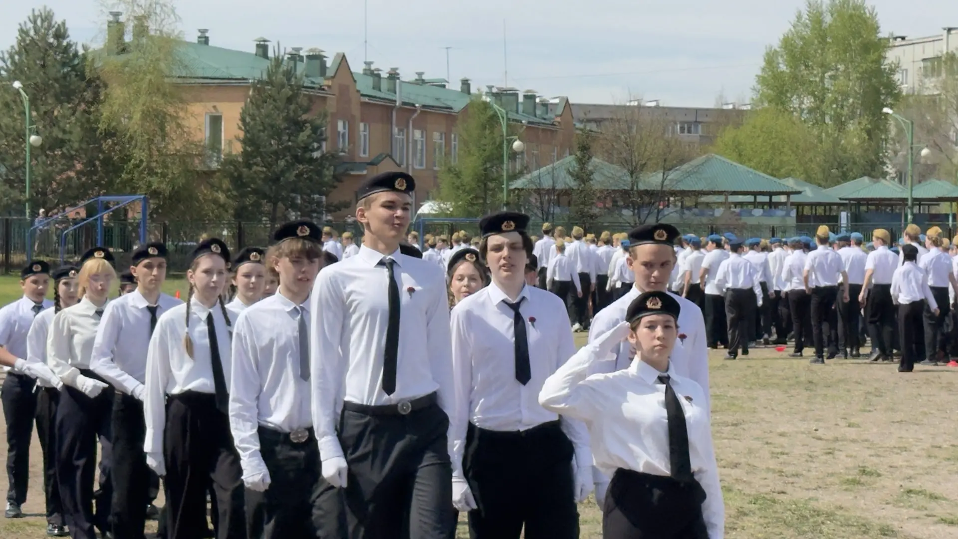 9 Мая — день, наполненный гордостью и светлой памятью. Сегодня в нашей школе состоялся торжественный