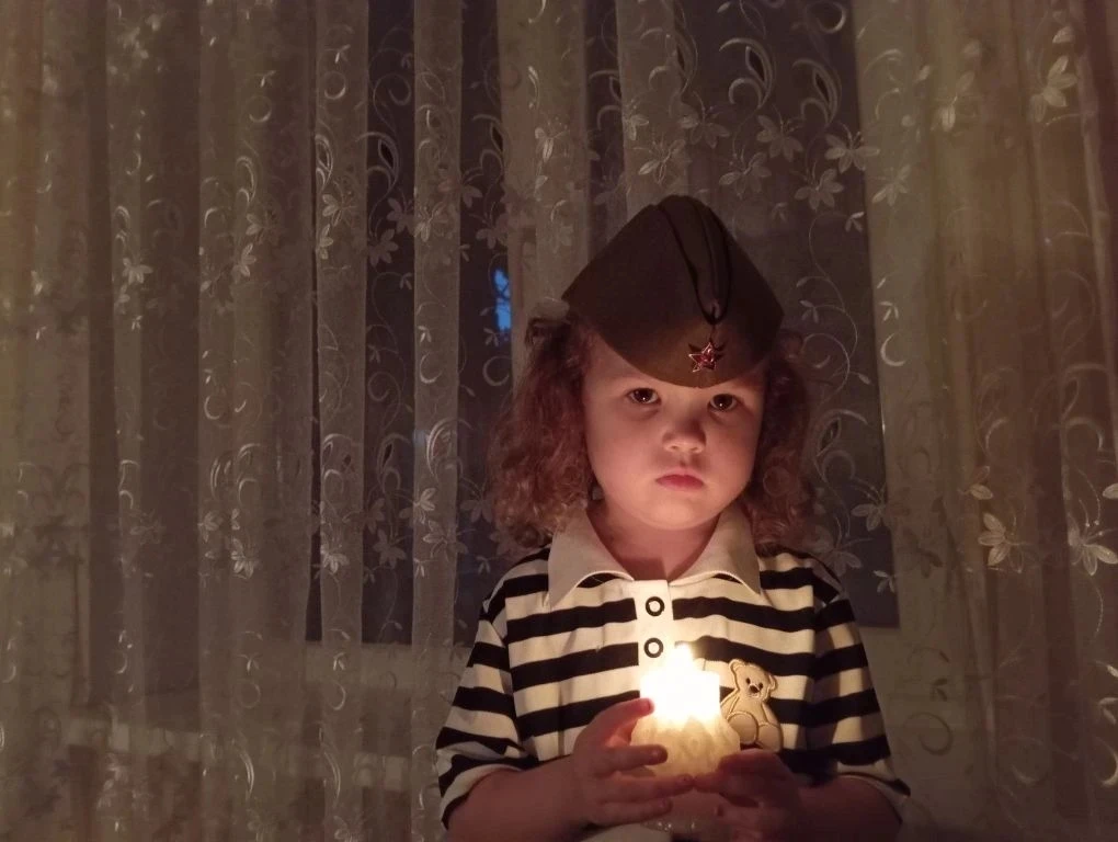 Галиуллина Эвелина принимает участие в Акции "Свеча памяти".
#МыПомним
#ПомнимЧтим