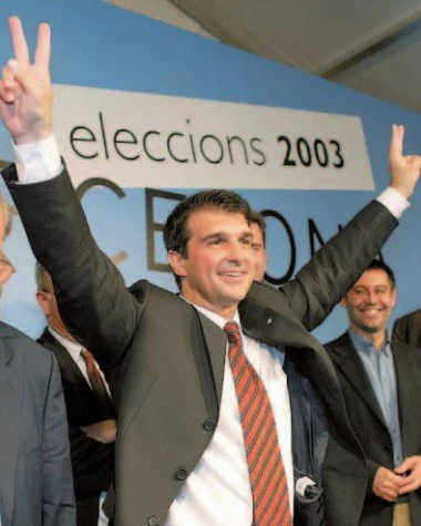 🔙 В этот день в 2003 году Жоан Лапорта одержал убедительную победу на выборах с более чем 50% голос