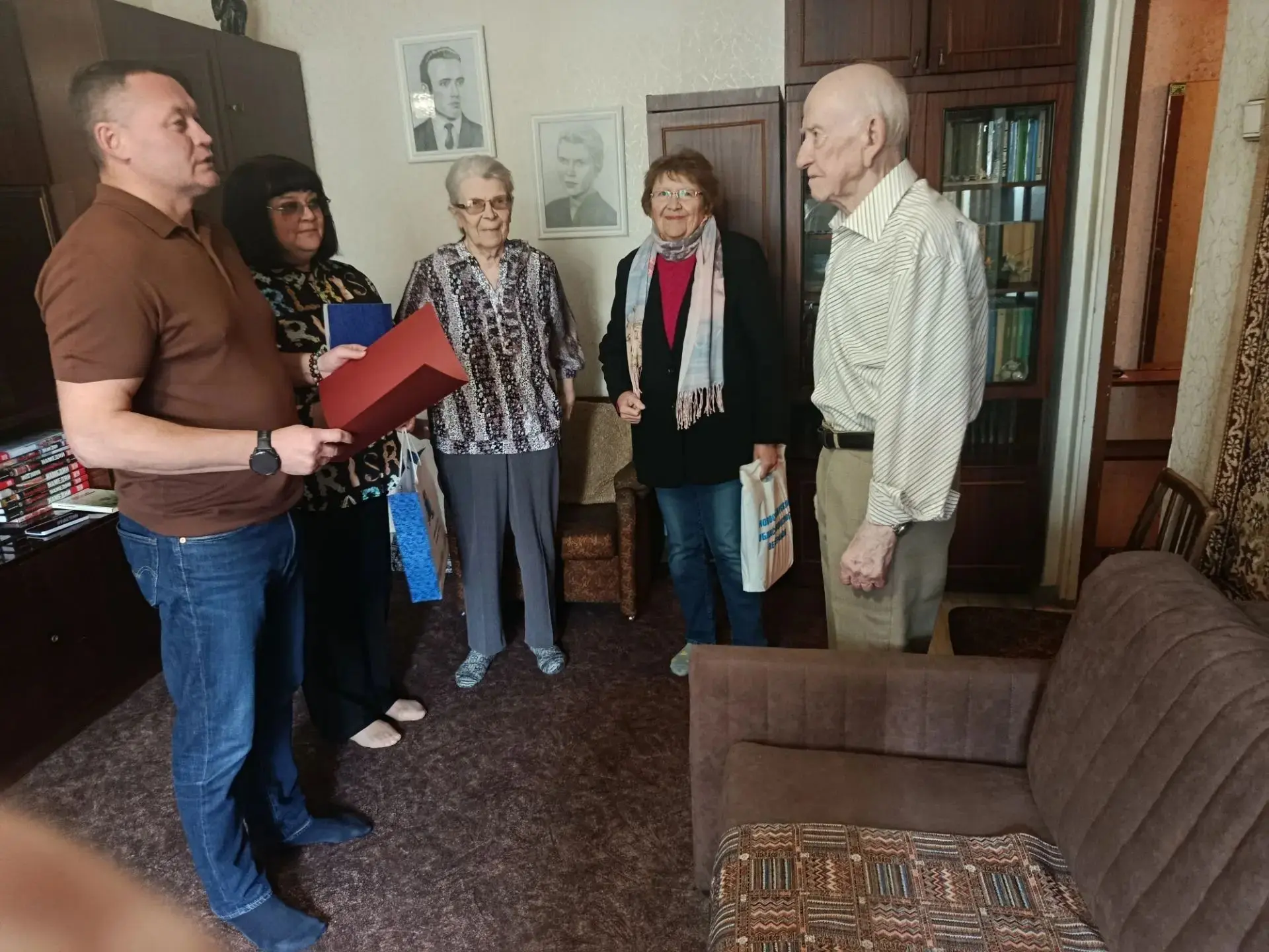 Поздравили с 90-летием: история жизни и подвигов ветерана Геннадия Жукова