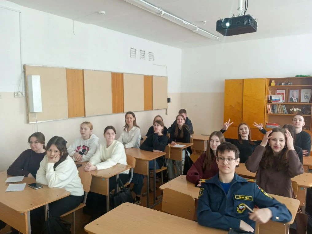 ‎🇷🇺 Русская весна в наших сердцах: о Крыме и Севастополе ‎ ‎Мы продолжаем знакомить школу с событиям